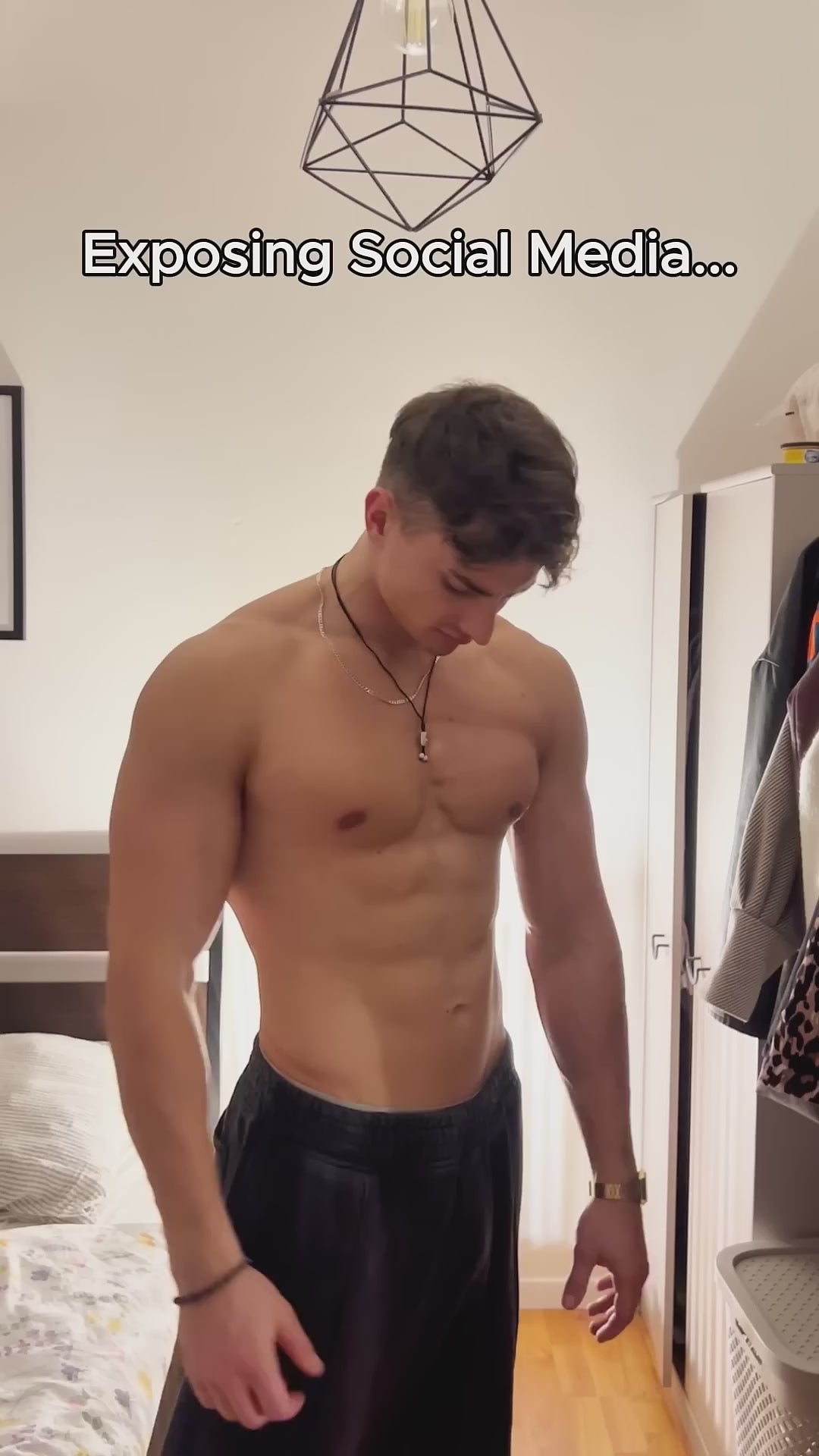 Încarcă clipul video: 